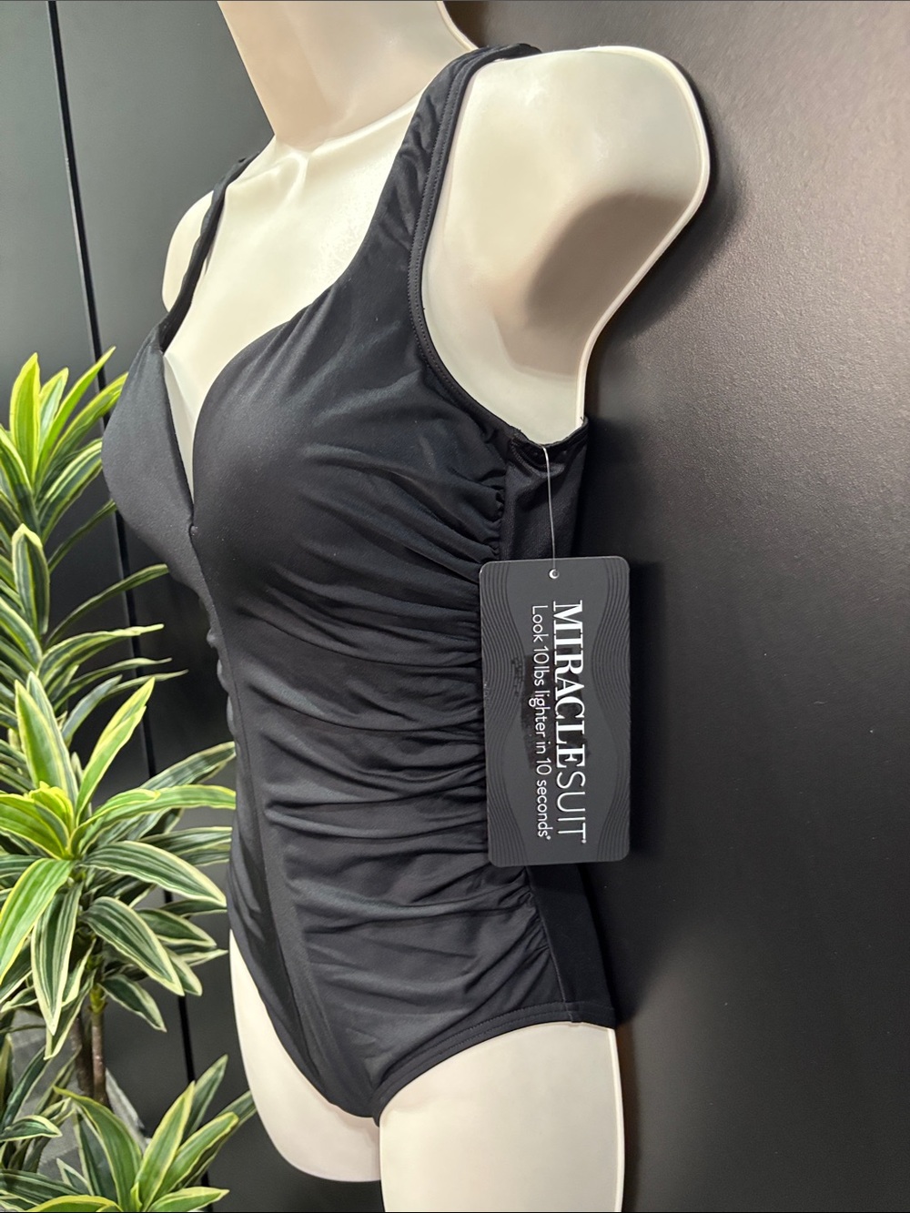 Miraclesuit V-neck,scoop back,padded,ruched bodice,slimming - Picture 3 of 10